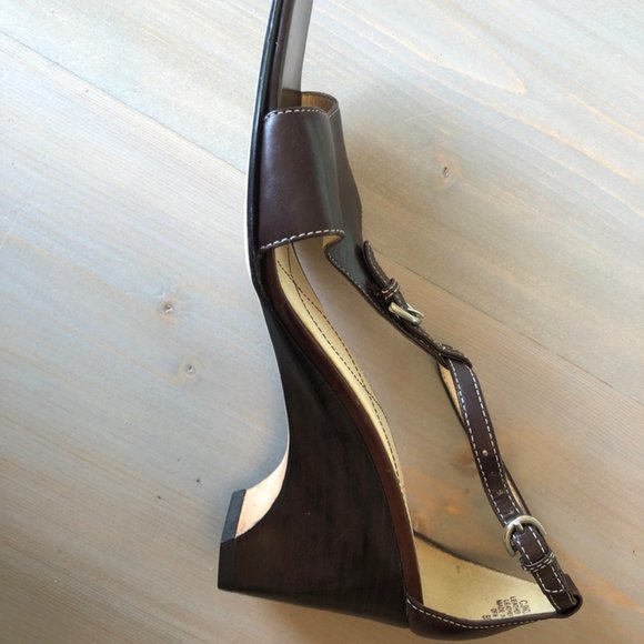 Circa Joan & David Brown T-Strao Sandal - Picture 10 of 13